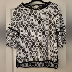 Max Studios small sized blouse. 3 quarter length sleeves. Black and white.